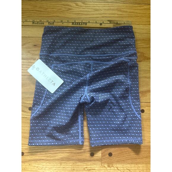 Athleta Shorts Sz S Ultimate Stash Monogram 7” Shorts - Picture 4 of 4